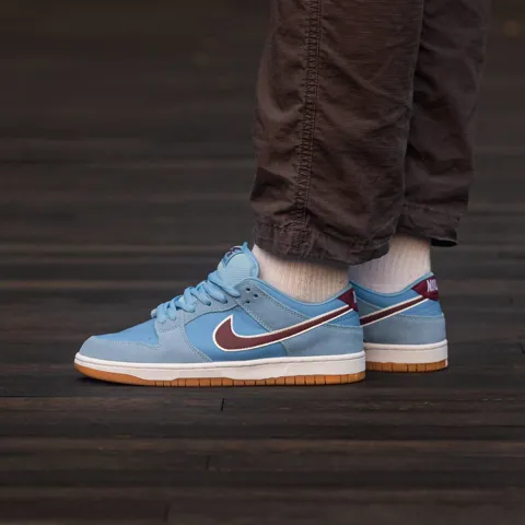 New Nike SB Dunk Low “Philllies”